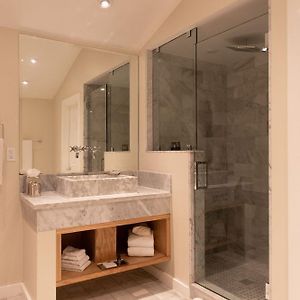 Signature Single Suite