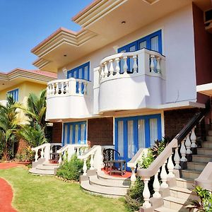 Coconut Grove Beach Resort